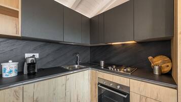 Réfrigérateur, four, plaque de cuisson, lave-vaisselle