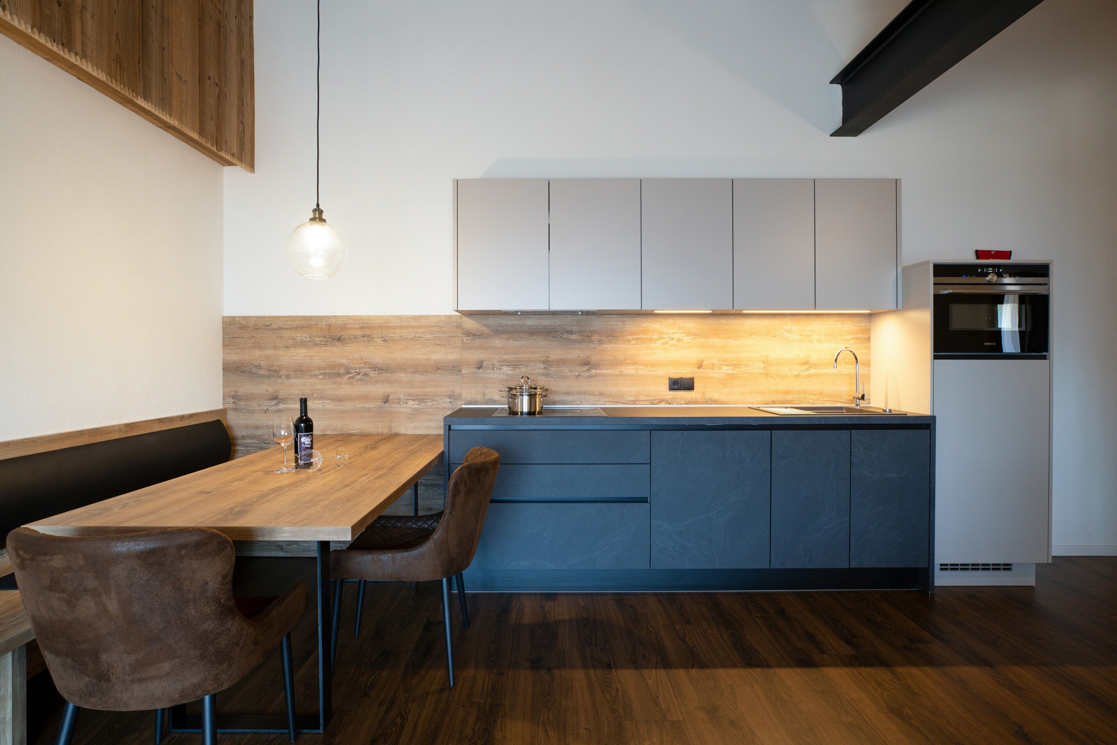 Frigorifero, microonde, forno, piano cottura