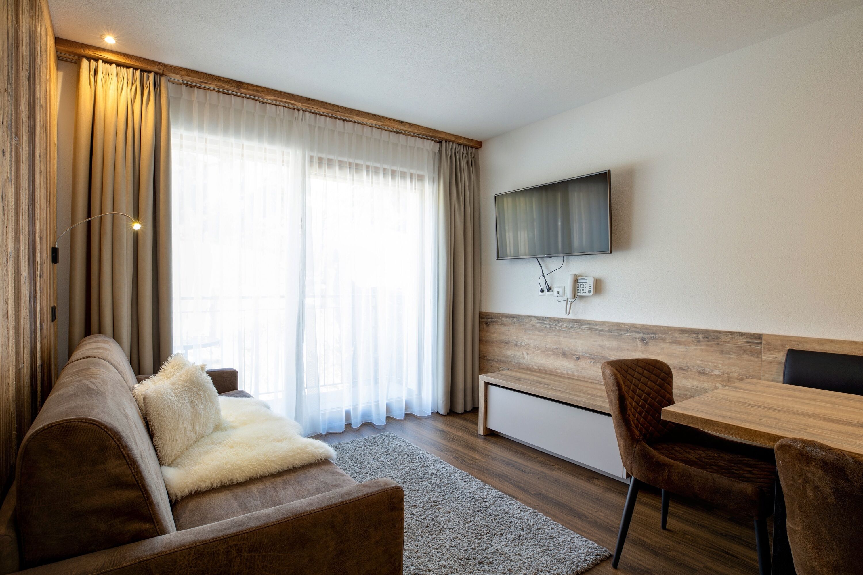 TV, tavolo da ping pong