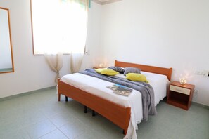 2 bedrooms, iron/ironing board, WiFi, bed sheets - Air-conditioned Apartment "Karm" with Balcony and Great Location (Otranto)