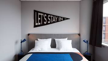 Ropa de cama de alta calidad, escritorio y cortinas blackout