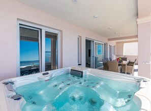 Căn hộ (Apartments Hope (Dugi Rat) - Three-Be) | Bồn tắm spa trong nhà