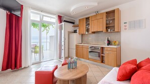 อพาร์ทเมนท์ (Comfort 1 Bedroom Apt with Terrace) | ห้องนั่งเล่น