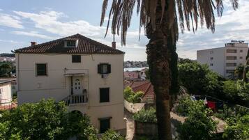 Apartment (One Bedroom Apartment) | Exterior