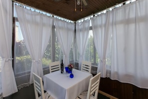 Apartment (One Bedroom Apartment) | Dining room