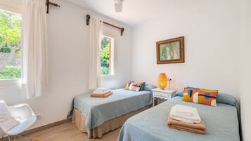 3 chambres, fer et planche Ă repasser, Wi-Fi gratuit, draps fournis