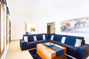 TV, table tennis, stereo