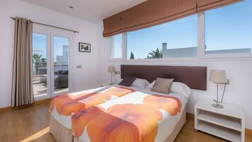 3 bedrooms, iron/ironing board, free WiFi, bed sheets