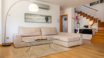 Televisión, mesa de ping pong