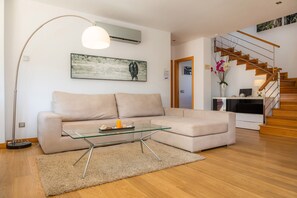 Televisión, mesa de ping pong