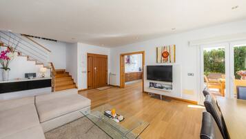 Televisie en een tafeltennistafel