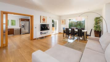 Televisión, mesa de ping pong