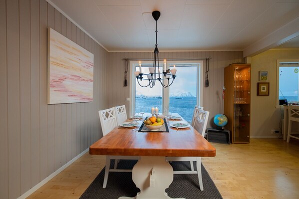 Dining - Nyken Resort - The House (Myre)