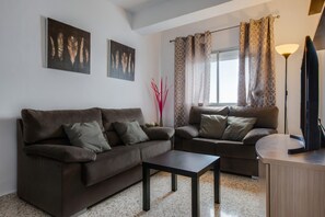 TV - Central Apartment "La Luz en Conil" Near the Beach with Air Conditioning, Sea View & Balcony (Conil de la Frontera)