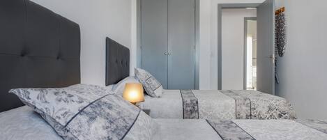 3 bedrooms, iron/ironing board, free WiFi, bed sheets