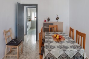Dining - Central Apartment "La Luz en Conil" Near the Beach with Air Conditioning, Sea View & Balcony (Conil de la Frontera)