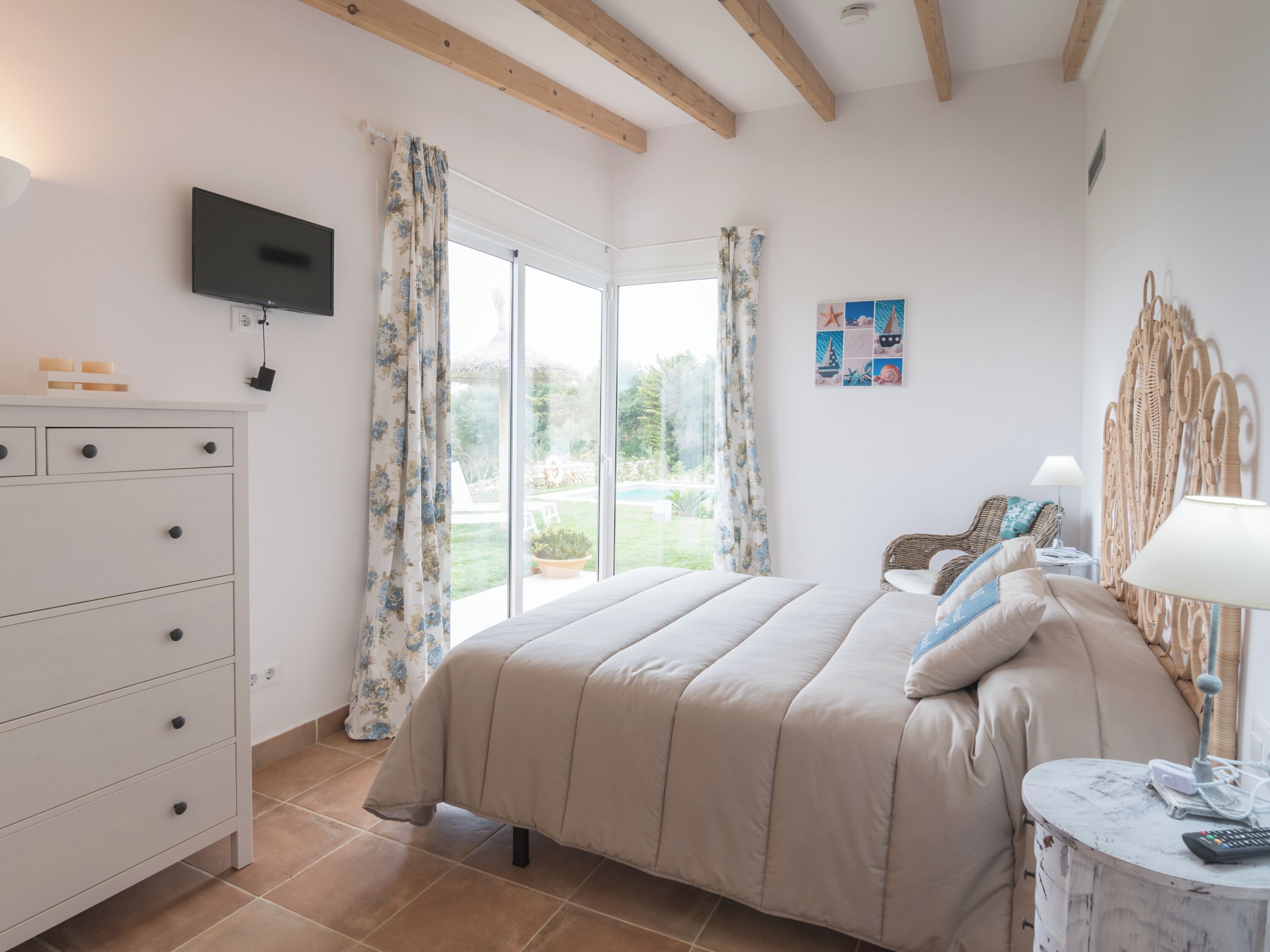 4 dormitorios, tabla de planchar con plancha, wifi gratis y ropa de cama