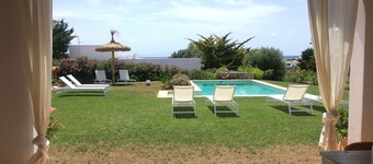 Lujosa villa "Binimigi" con vistas al mar, terraza y piscina privada