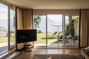 TV, fireplace, DVD player, ping pong - Chalet Oasis – Modern Chalet with Wellness, Garden & Access to Schenna Resort (Schenna)