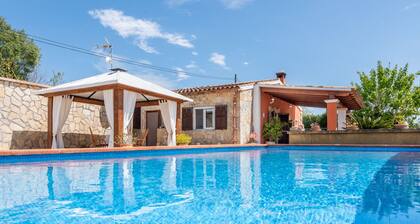 Beautiful Country House with Pool, Terraces & Wi-Fi; Parking Available