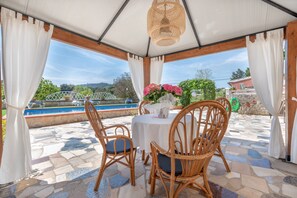 Outdoor dining - Beautiful Country House with Pool, Terraces & Wi-Fi; Parking Available (Artá)