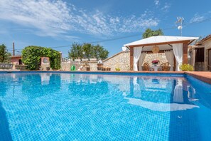 Pool - Beautiful Country House with Pool, Terraces & Wi-Fi; Parking Available (Artá)