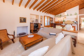 TV, fireplace, table tennis - Beautiful Finca with Wi-Fi, Pool, Lawn, and Patio; Parking Available (Son Servera)