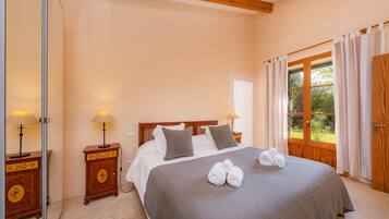 2 chambres, fer et planche Ă repasser, Wi-Fi gratuit, draps fournis