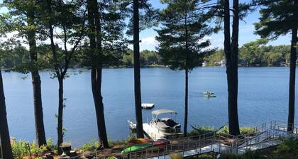 Sunny Waterfront Little Sebago Home - ¡Perfecto para familias numerosas!