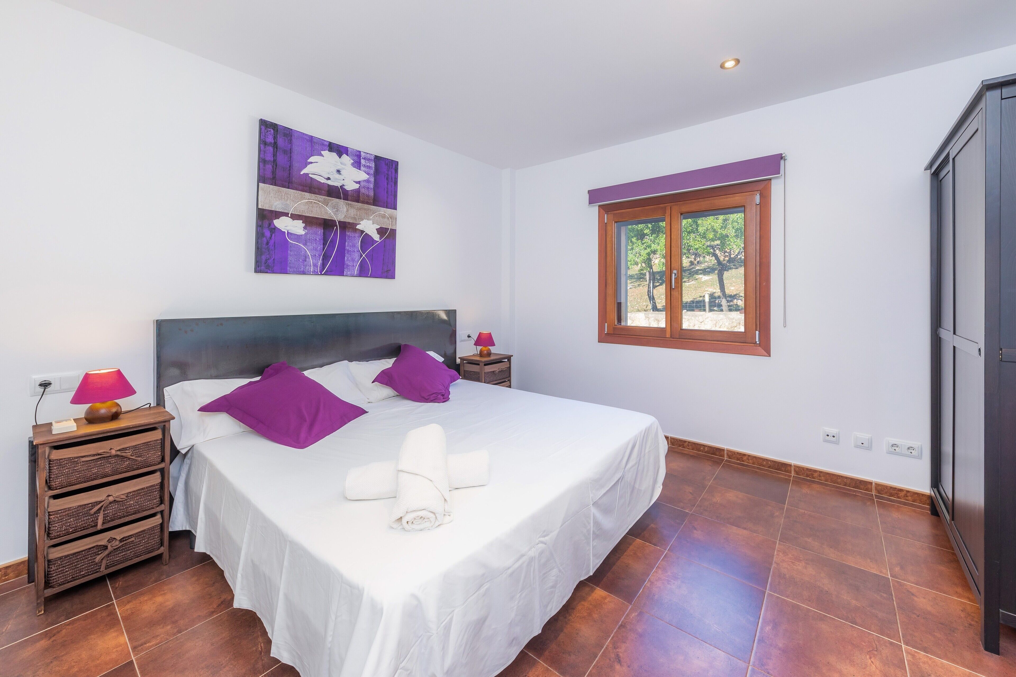 3 makuuhuonetta, silitysrauta/-lauta, ilmainen Wi-Fi, vuodevaatteet