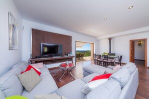 TV, stereo - Beautiful Country House with Pool, Wi-Fi, Balcony and Terrace; Parking Available (Artà)