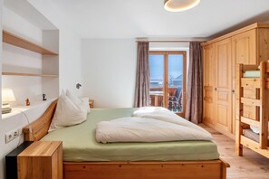 2 slaapkamers, een strijkplank/strijkijzer, gratis wifi, beddengoed