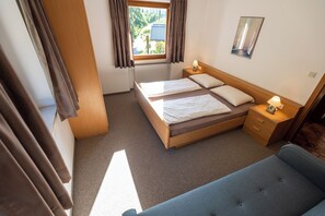 2 dormitorios, tabla de planchar con plancha, wifi gratis y ropa de cama