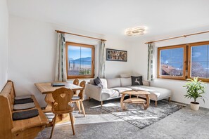 TV, ping pong - Cosy Apartment “ Pixnerhof Golden” on a farm with Wi-Fi & Mountain View (Kastelbell-Tschars)