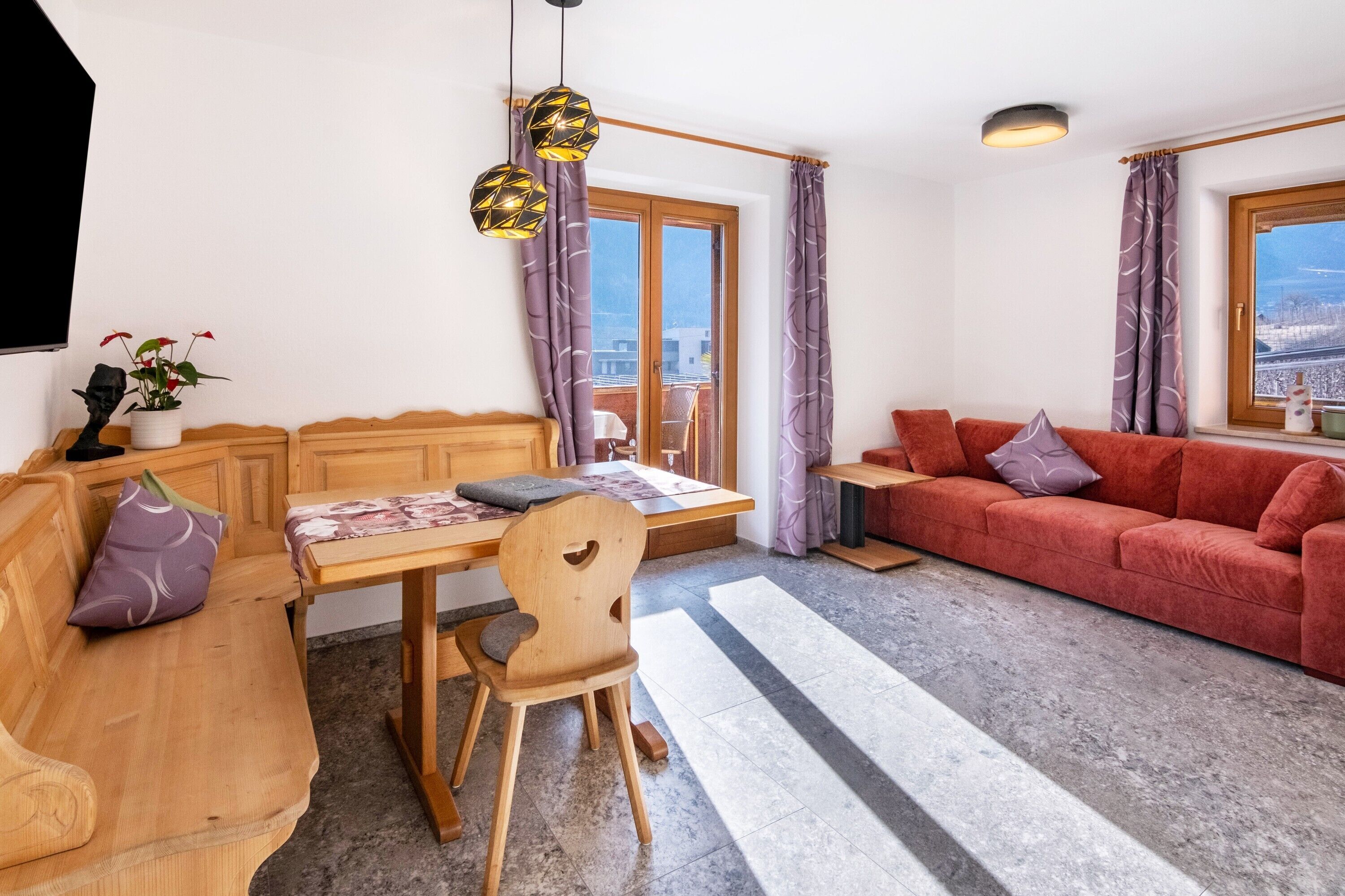 Fernseher, Tischtennisplatte