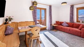 Fernseher, Tischtennisplatte