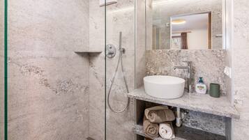 Shower, hair dryer, towels