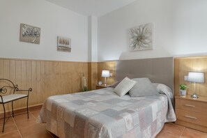 2 bedrooms, iron/ironing board, free WiFi, bed sheets