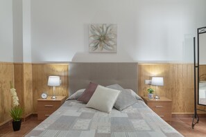 2 bedrooms, iron/ironing board, free WiFi, bed sheets