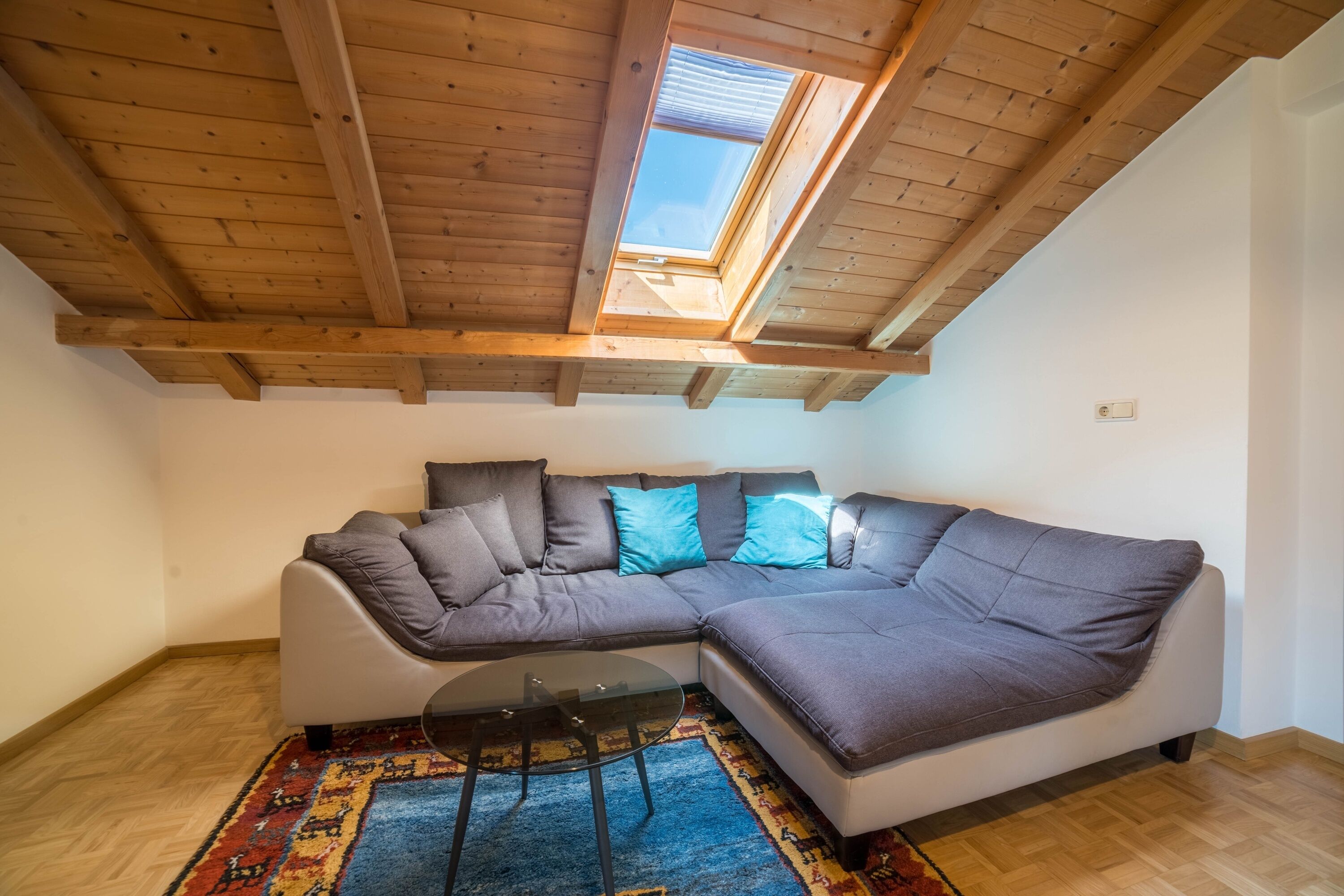 TV, tavolo da ping pong