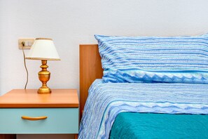 2 bedrooms, iron/ironing board, bed sheets