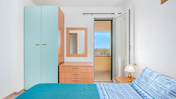 2 bedrooms, iron/ironing board, bed sheets