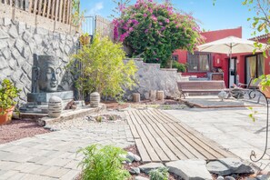 Property grounds - Beautiful Cottage “La Casita del Rincón” with Sea View, Mountain View, Wi-Fi (ARONA)