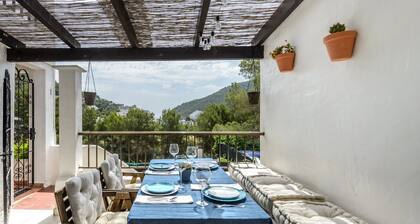 Holiday Home "Casita en Cala Llonga" with Sea View, Shared Garden & Pool