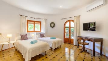 4 habitaciones, tabla de planchar con plancha y wifi gratis