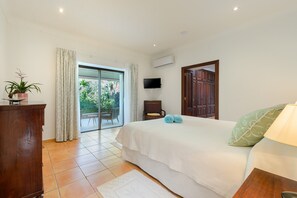 4 bedrooms, iron/ironing board, free WiFi, bed sheets