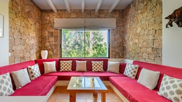 TV, fireplace, DVD player, stereo