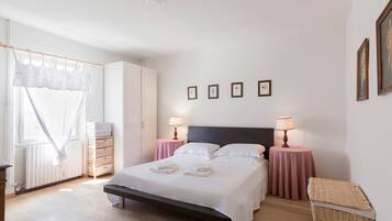 4 camere, ferro/asse da stiro, Wi-Fi gratuito, lenzuola