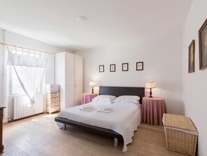 4 chambres, fer et planche à repasser, Wi-Fi gratuit, draps fournis