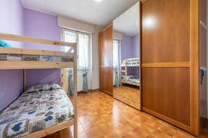 3 chambres, fer et planche à repasser, accès au Wi-Fi (inclus)